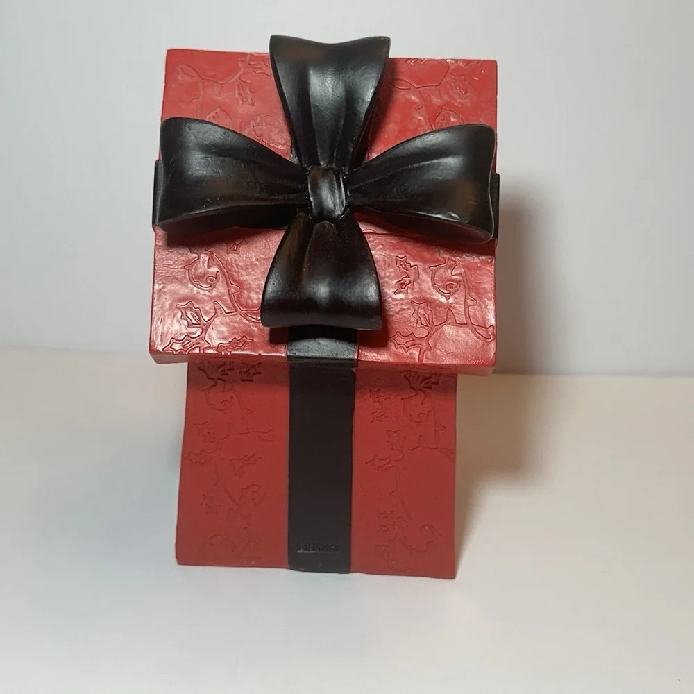 DISNEY TIM BURTON`S THE NIGHTMARE BEFORE CHRISTMAS‎ JACK IN RED GIFT BOX RESIN